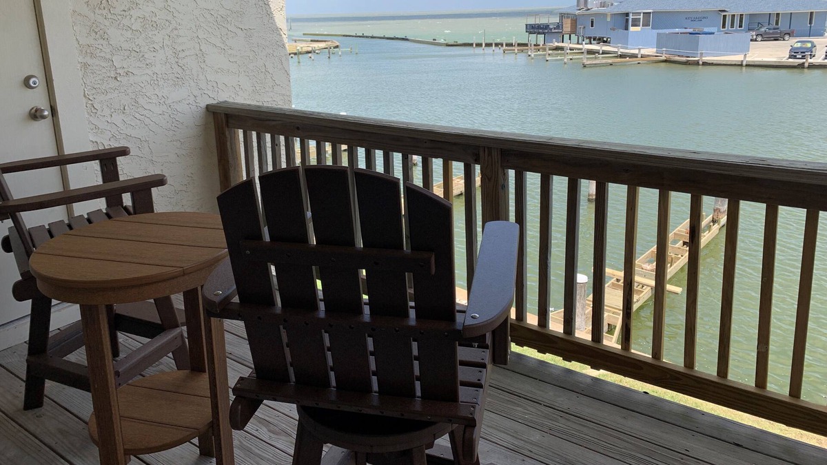 Harbor Oaks Condo | Bungalow on the Bay!