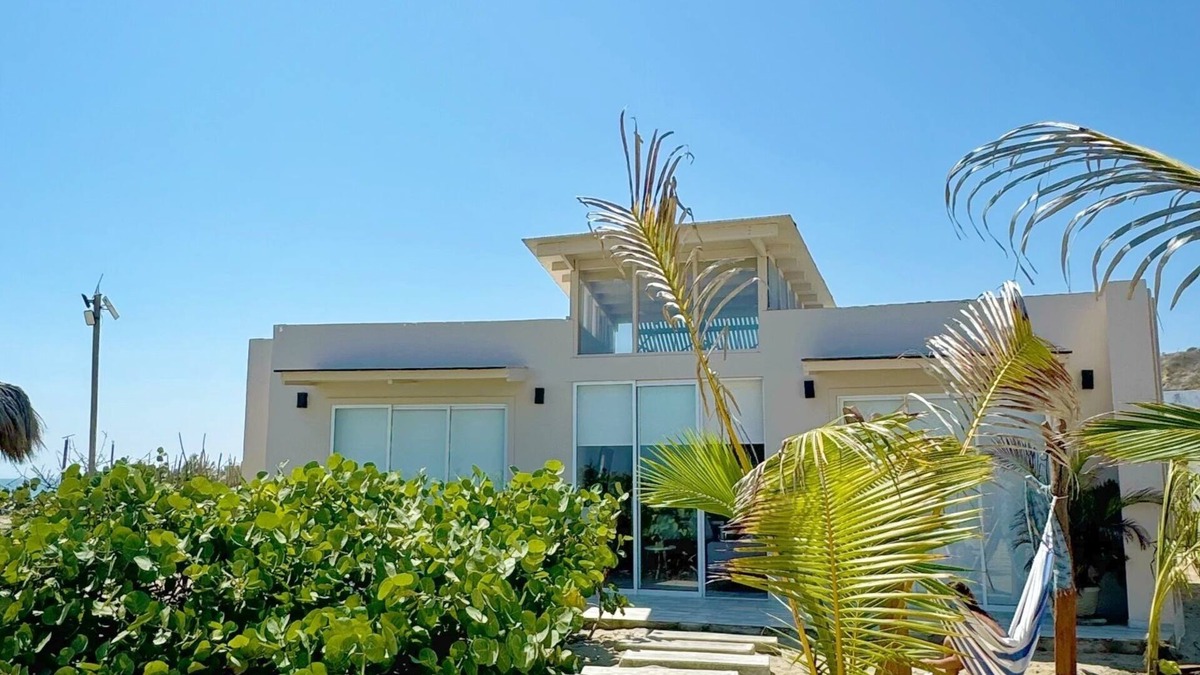Punta Sal House | Bungalow on the beach in front of the warm and calm sea of Canoas de Punta Sal.