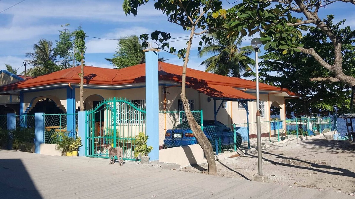San Francisco Island House | Bungalow on the beach for families and large groups up to 20 persons
