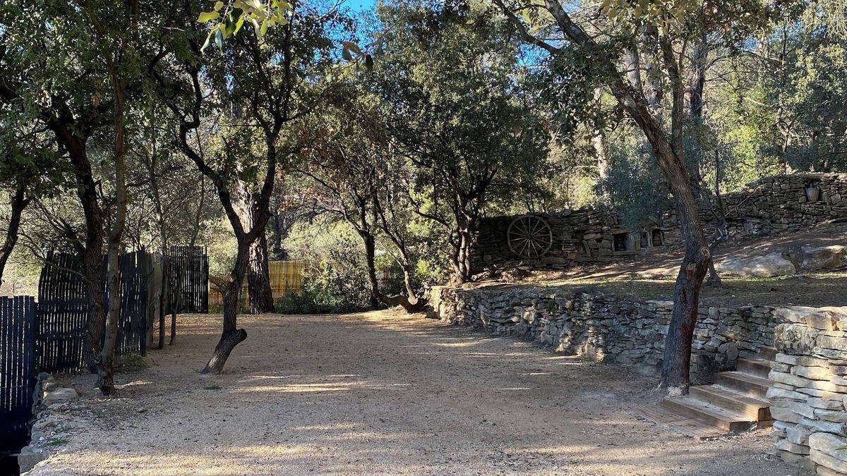 Pourrieres House | Bungalow Provençal with Garden & Pétanque, in the heart of Pourrières" (in French)