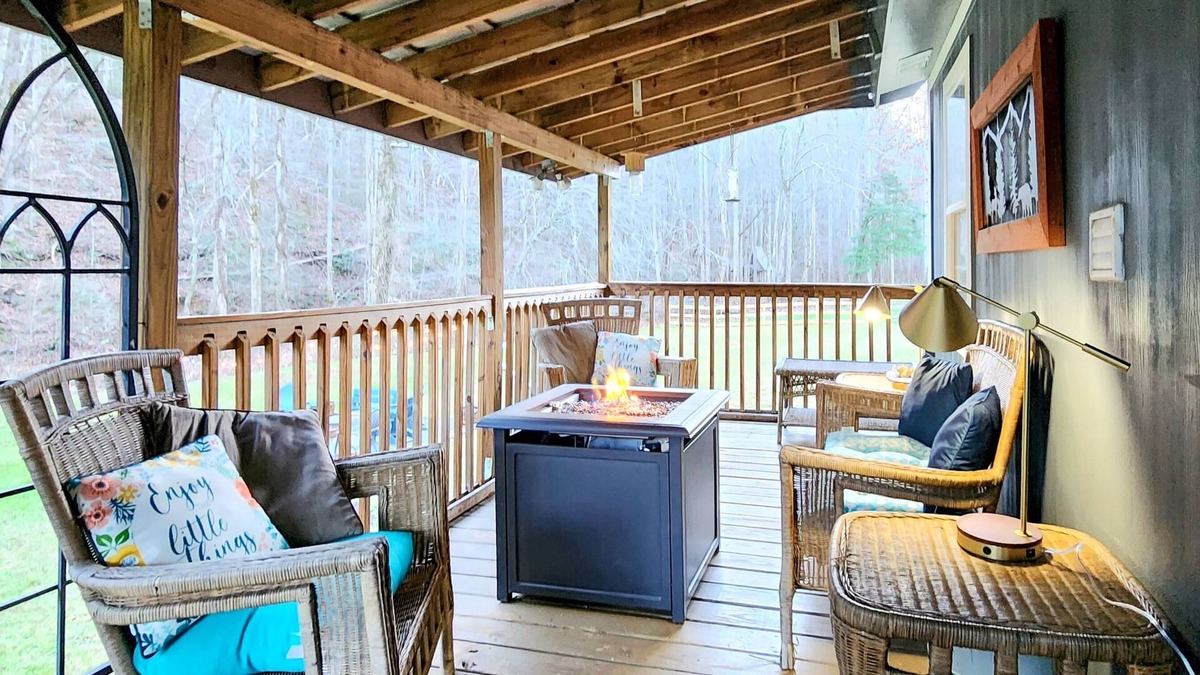Ellijay Cottage | Bungalow+RV/10 acres/Stream/Sleeps6