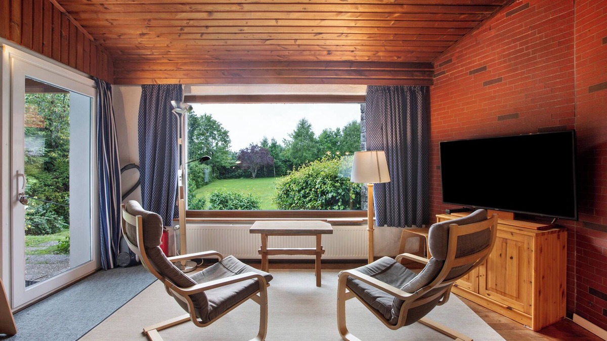 Grafenhausen House | Bungalow 'Uschi' with Private Terrace, Shared Garden and Wi-Fi