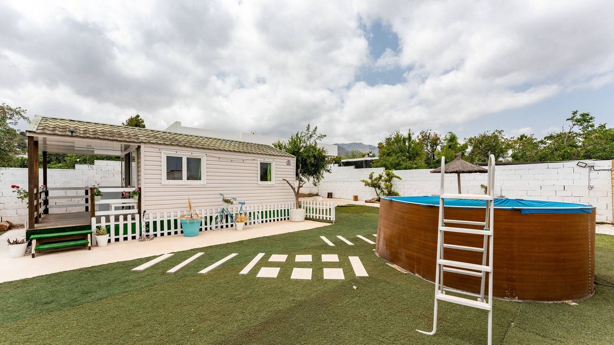 Pinos de Alhaurin House | Bungalow 'Villa Aleo Solo Familias' with Mountain View, Wi-Fi and Air Conditioning