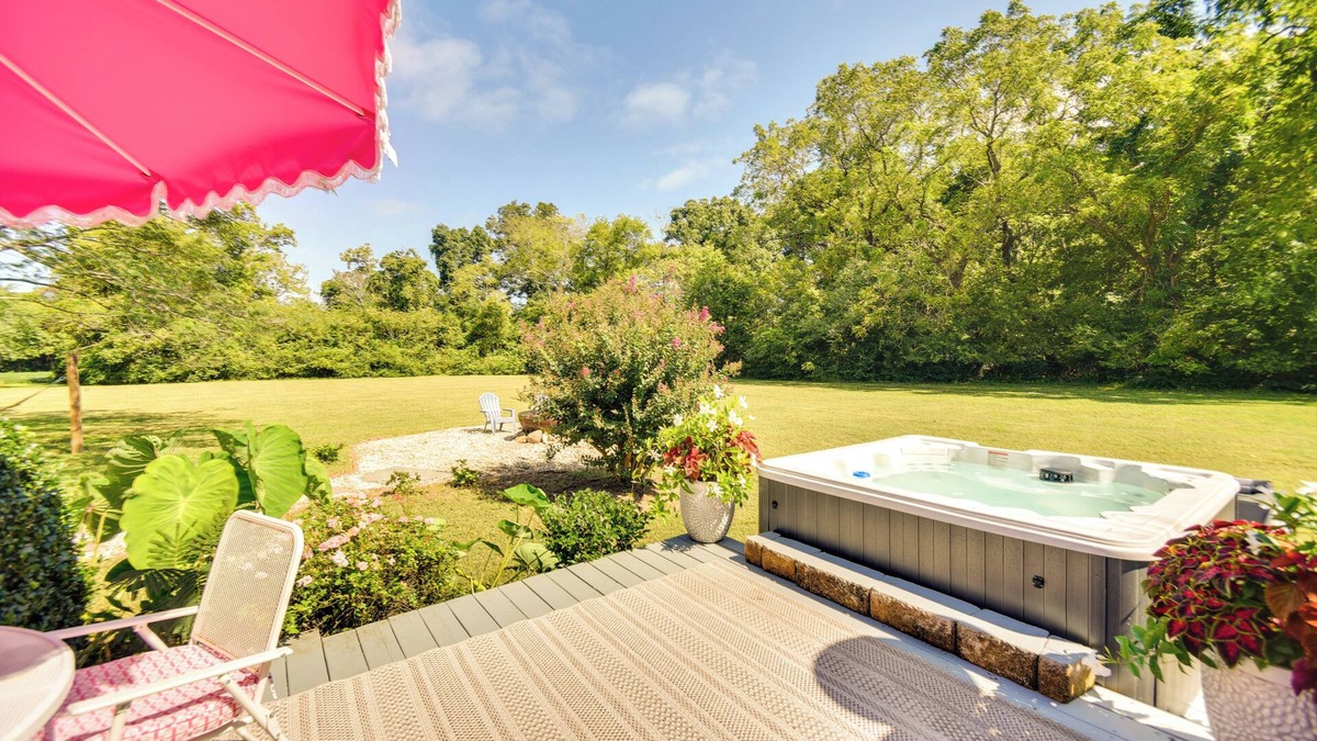 Cape Charles Cottage | Bungalow w/Large Yard: 8 Mi to Cape Charles Beach