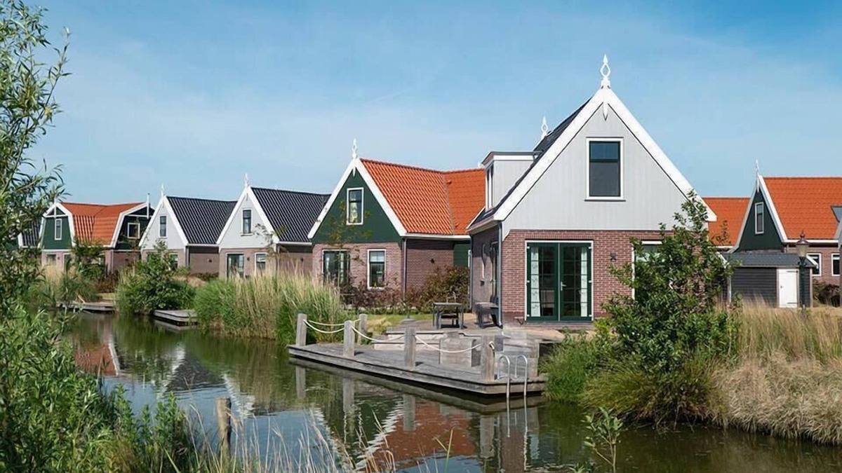 Uitdam House | Bungalow with 3 bedrooms, 2 bathrooms and a sauna