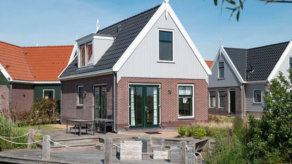Uitdam House | Bungalow with 3 bedrooms, 2 bathrooms and a sauna