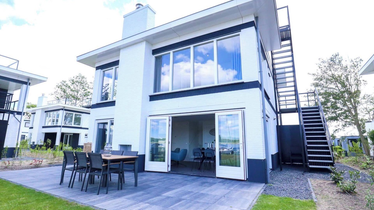 Nijkerk House | Bungalow with 4 bedrooms and a terrace