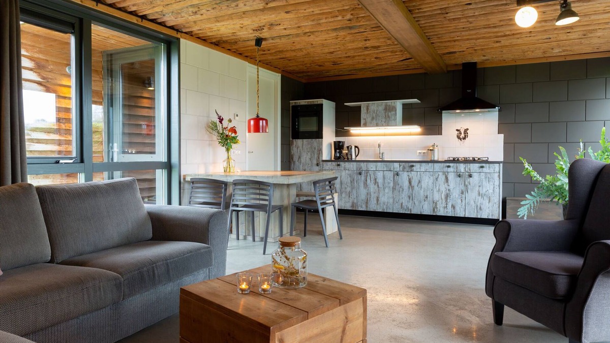 Heeten House | Bungalow with decorative fireplace, on farm