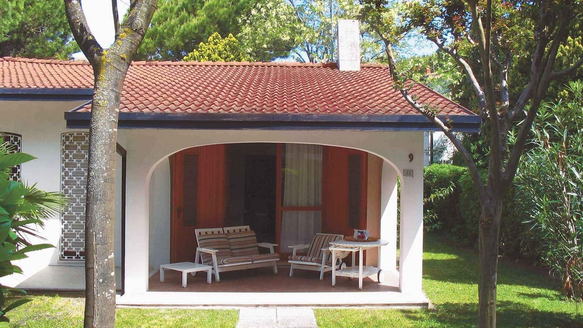 Bibione Pineda House | Bungalow with garden and air conditioning