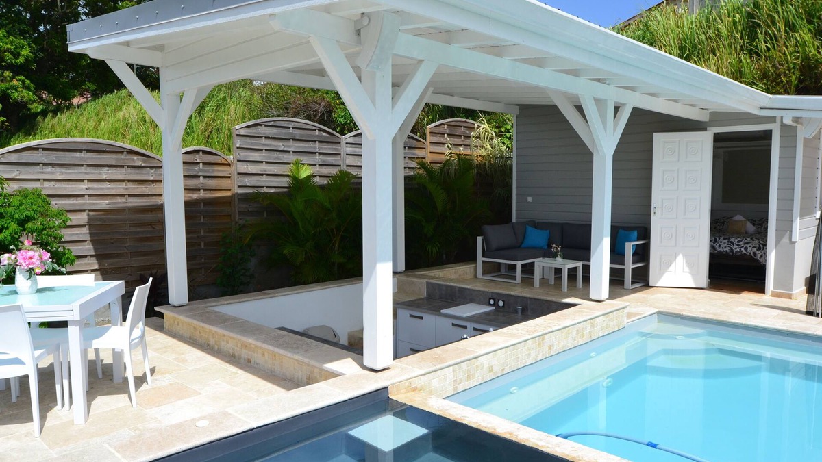 Circuit 1C1 House | Bungalow with pool and jacuzzi