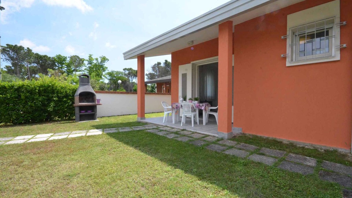 Bibione Pineda House | Bungalow with private garden