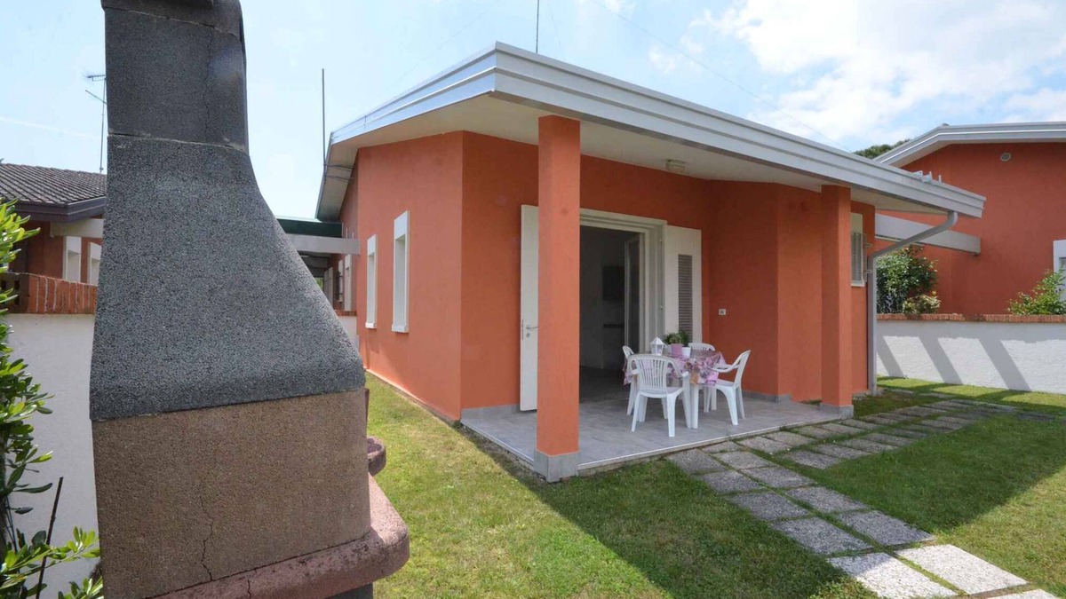 Bibione Pineda House | Bungalow with private garden