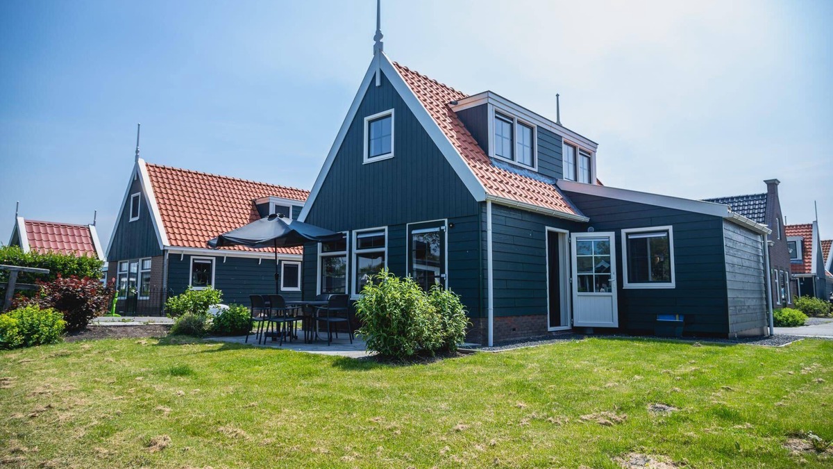 West-Graftdijk House | Bungalow with three bedrooms and a dishwasher