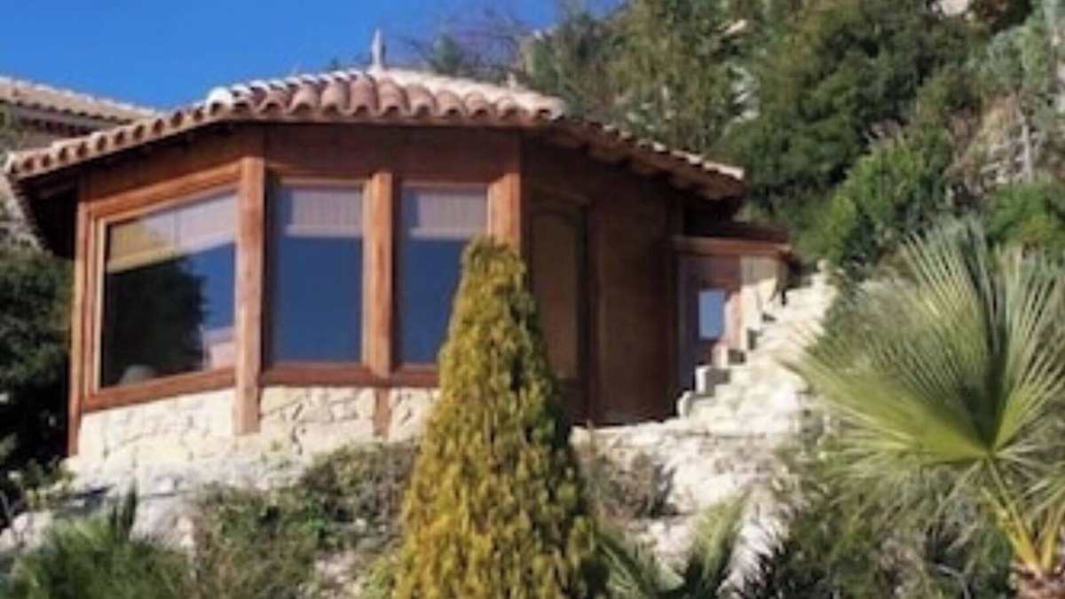 Eze House | Bungalow- wooden chalet, comfort, 180° sea view, infinity pool, garden, 2 pers