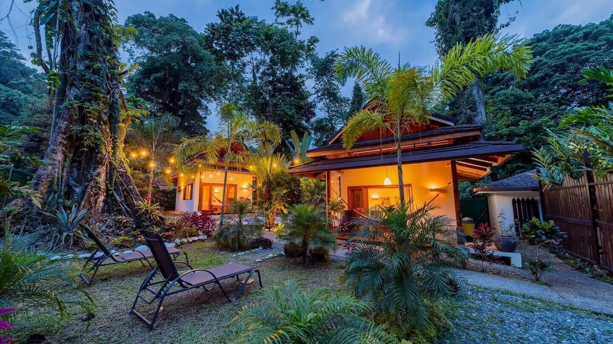 Santa Lucia House | Bungalows Namu: 300 m from the beach, private pool