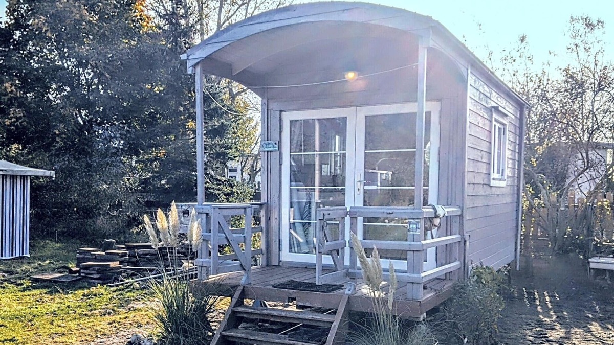 Waabs Cabin | "Bunk 14" circus wagon/tiny house by the sea, glamping