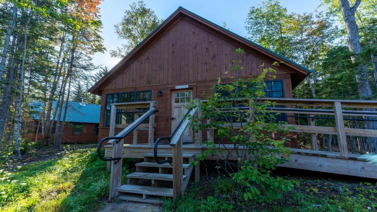 Greenville Ski Chalet | Bunk in shared room with shared bathroom