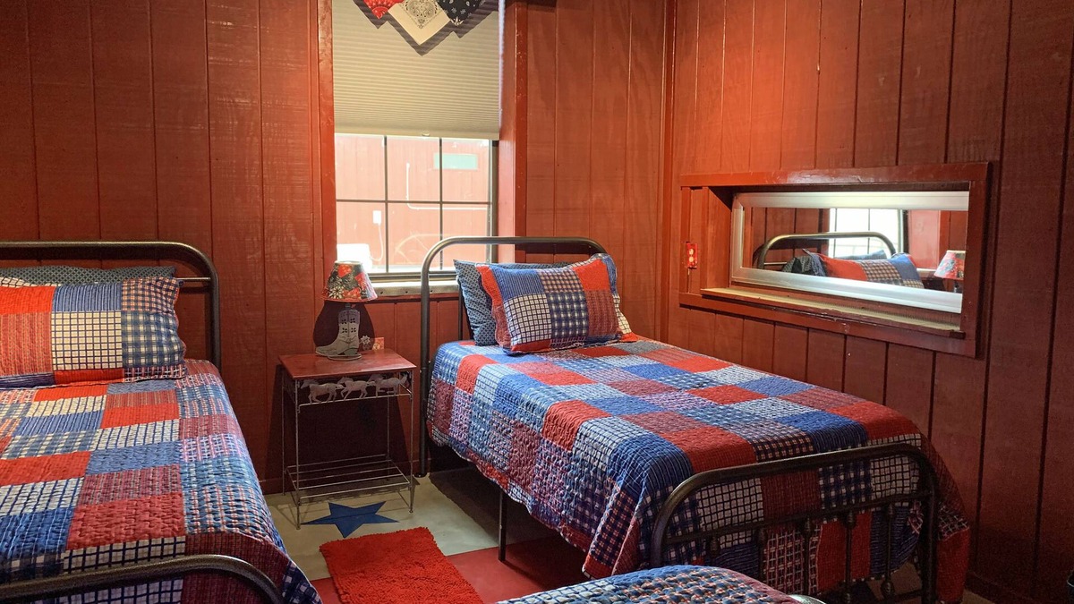 Cache Cabin | Bunkhouse Cabin The Lazy Buffalo Cache Wichita Mountains Family Reunion Kitchen