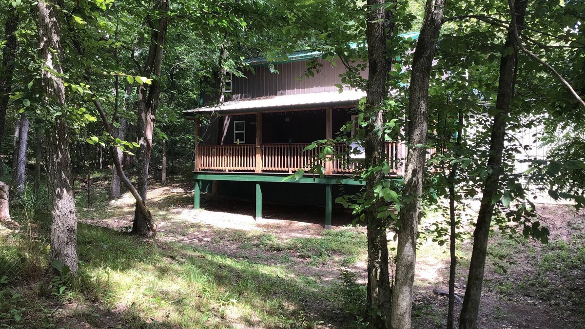 Drury House | Bunkhouse in the Ozarks with access to Creek Pavilion and close to Rockbridge