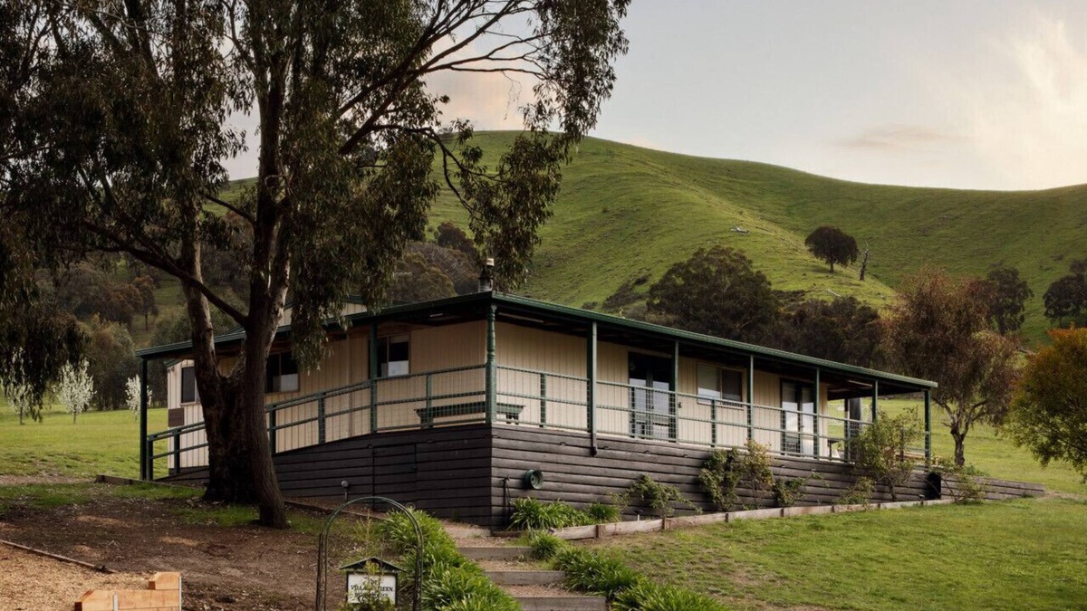 Strath Creek House | Bunkhouse & The Village Green