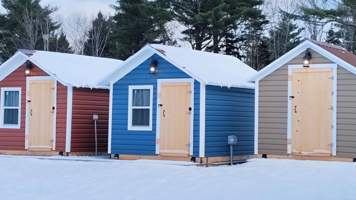 Smiths Corner Cabin | Bunkie Cabin(dbl bed with dbl Bunkie bed) close to Lakes,Zipline,Ski & Vineyards