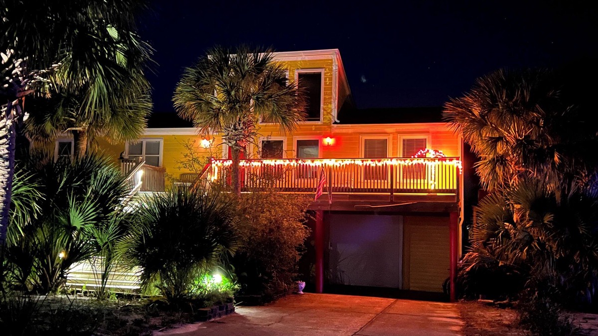 Toilla Segunda House | Bunny and Boo's Beach Bungalow - Outside Paradise, Large Decks, BBQ, and Games!