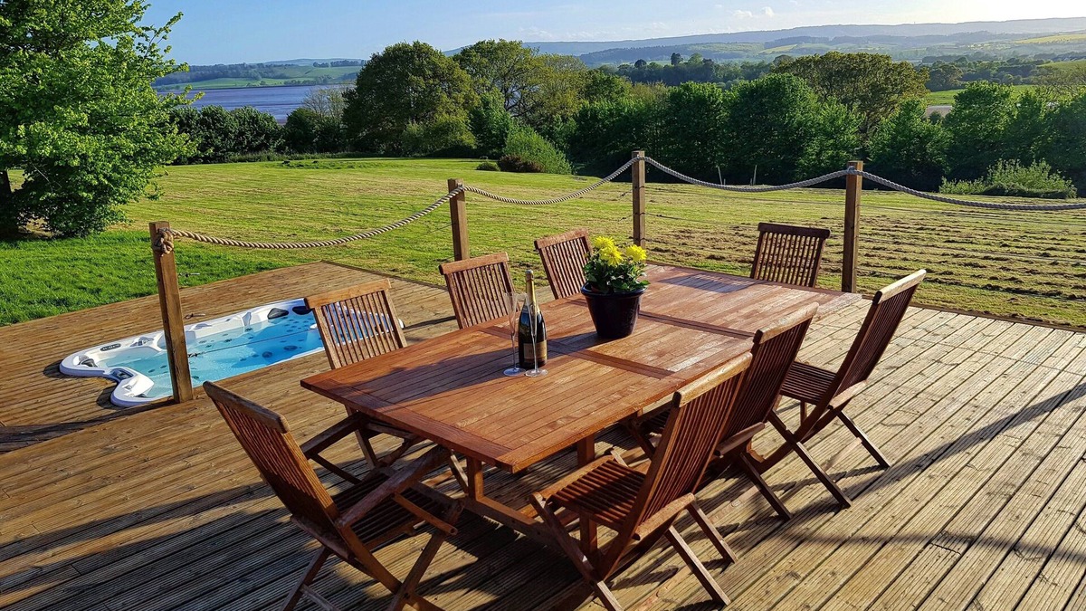 Ebford House | BUNNY BARN: Magnificent views, hot tub, tennis court, 6 acres, wild bunnies.