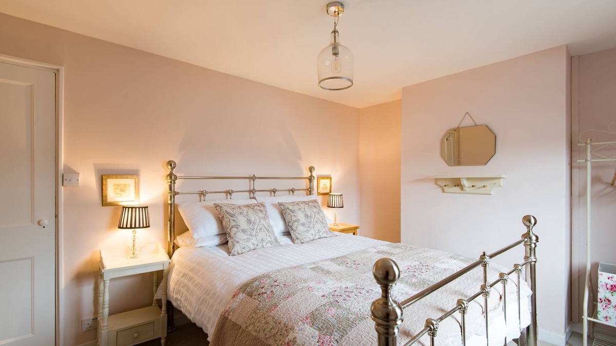 Hythe Cottage | Bunny Cottage by Bloom Stays - sleeps 4 guests in 2 bedrooms