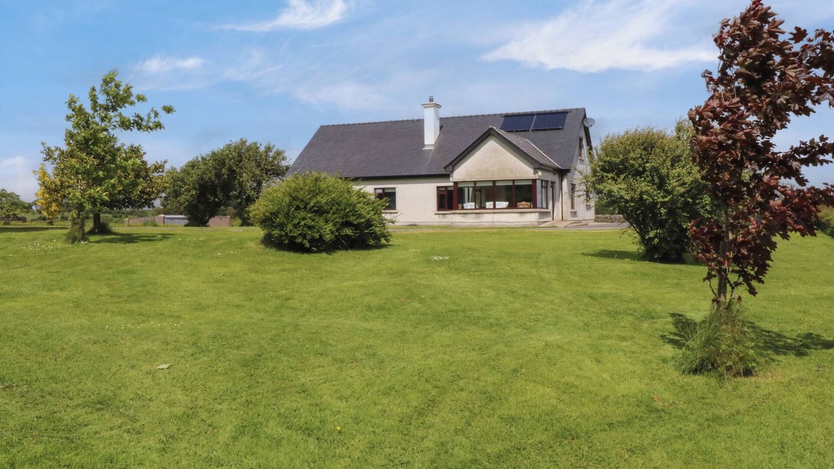 Inishmacatreer House | BUNNY LANE, family friendly in Ballycarra, County Mayo
