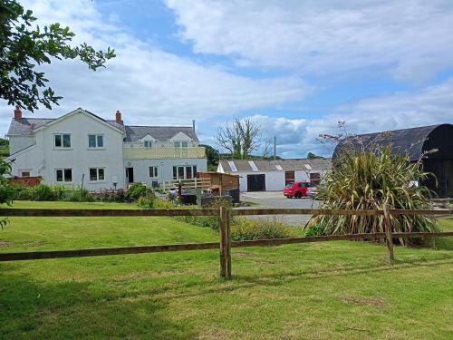 Llangynog House | Bunny Meadows Holiday Farmhouse near Carmarthen & Pembrokeshire