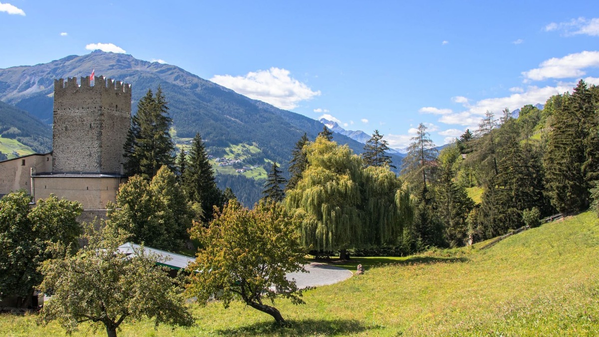 Fliess House | Burg Biedenegg mit Schlosscafé by Interhome