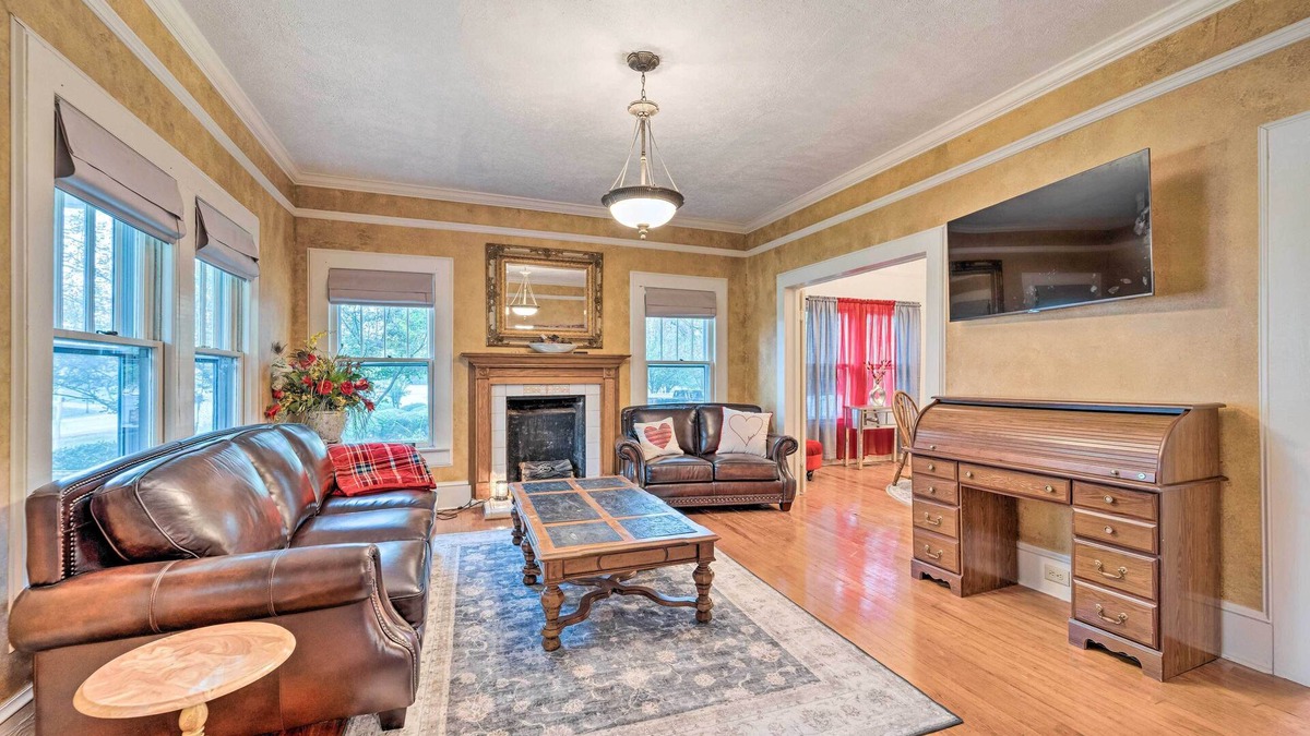 Burgaw House | Burgaw House w/Large Covered Porch & Swing!