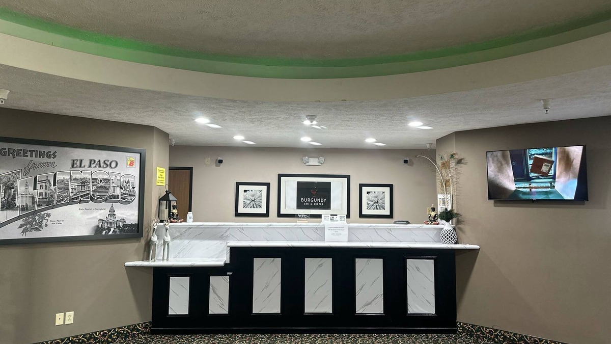 El Paso Hotel | Burgundy Inn & Suites By OYO El Paso