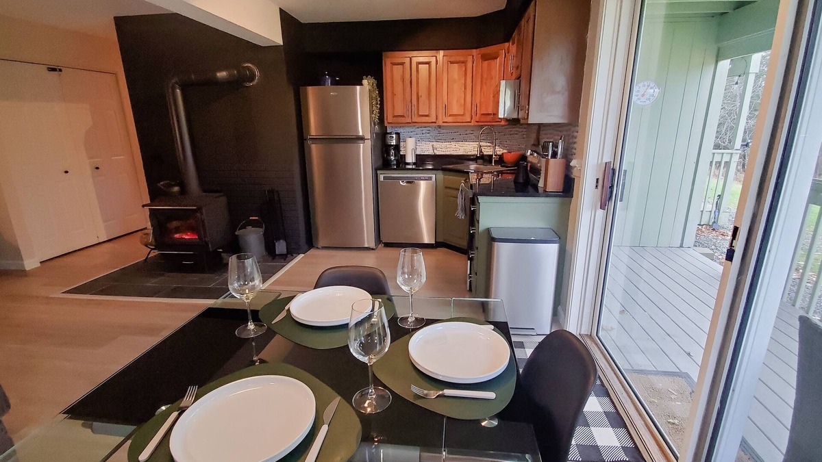 East Burke House | Burke Trailside Condo with King & Full Beds