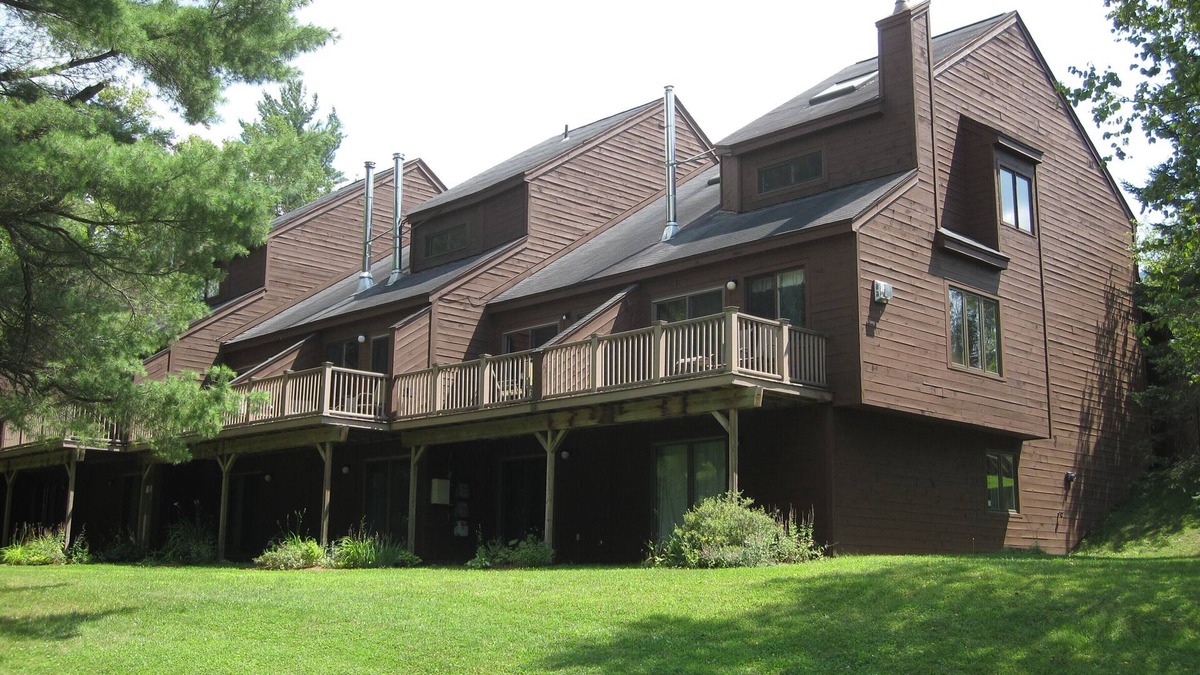 East Burke Condo | Burkeside condo steps away from Sherburne Lift and Lodge. Direct KT access!
