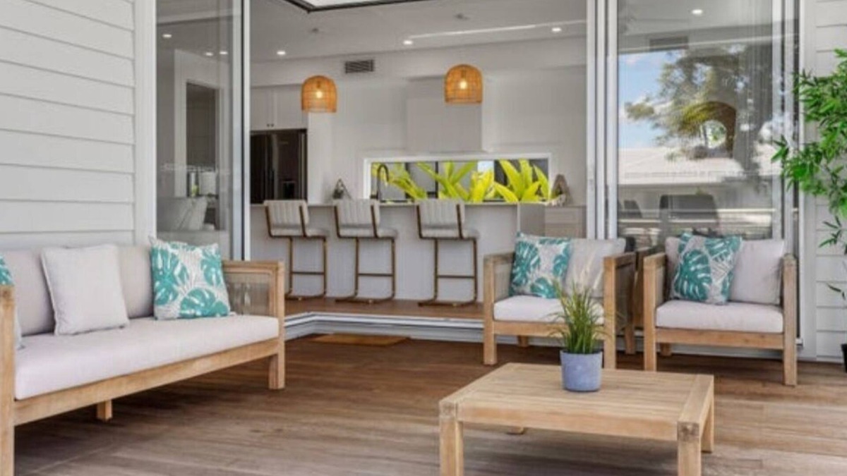 Burleigh Waters House | Burleigh Home with pool 4bed, 3bath, 700m to beach