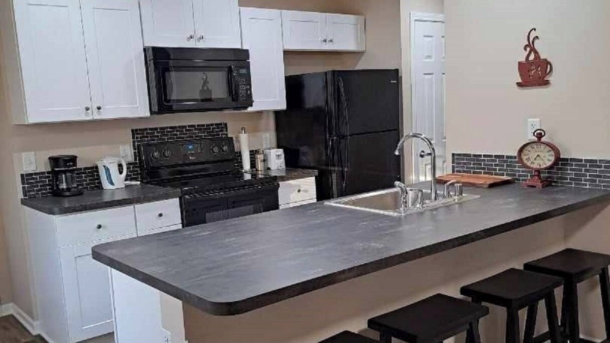 Burlington Apartment | Burlington Getaway blocks from downtown, Echo Lake, min's frm Lake Geneva & Milw
