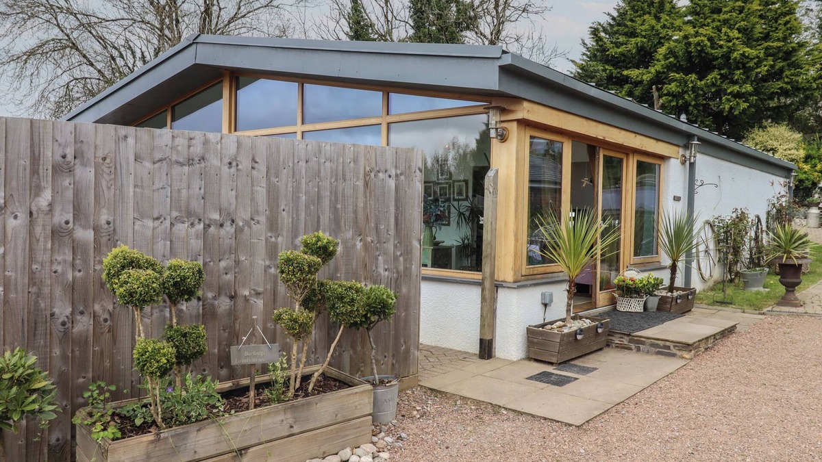Swimbridge Cottage | BURLODGE, luxury holiday cottage, with hot tub in Barnstaple