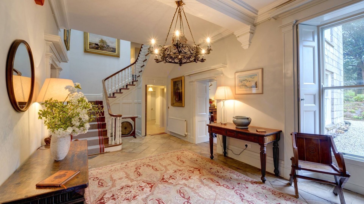 Redruth House | Burncoose House - a house that sleeps 14 guests in 7 bedrooms