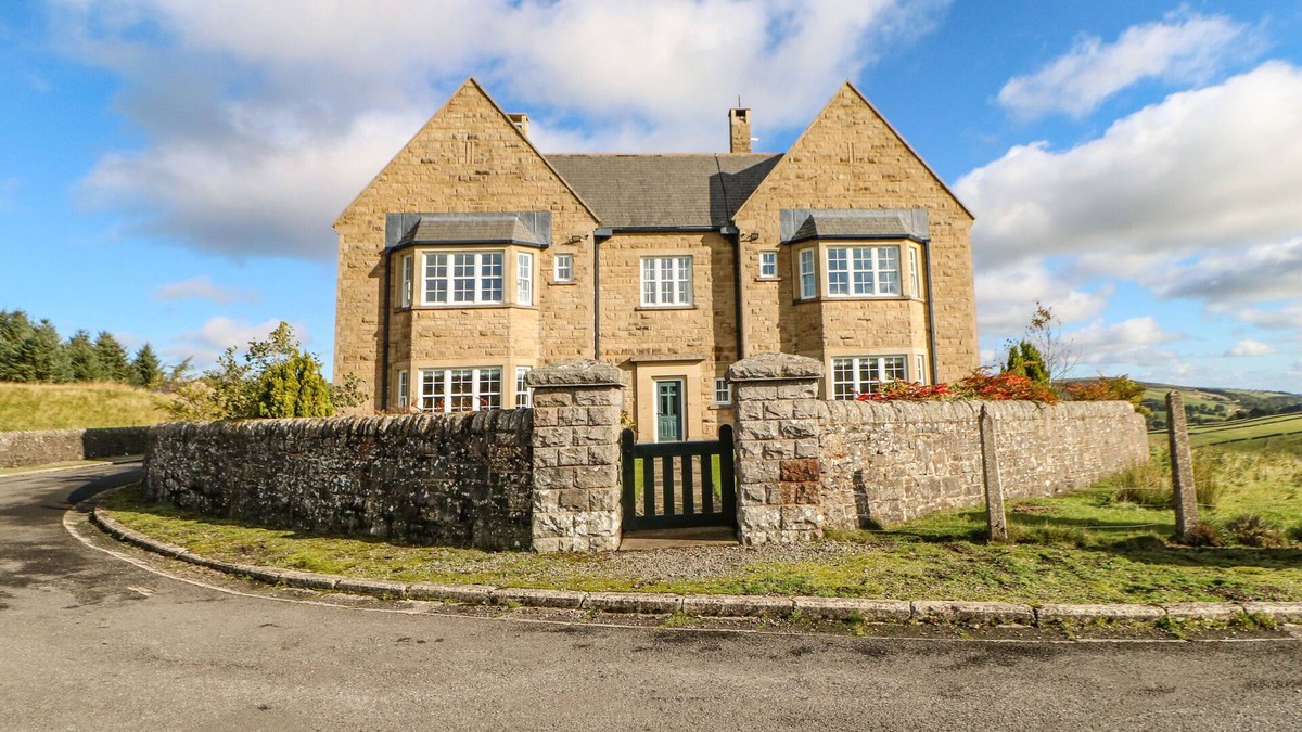 Lanehead Cottage | BURNHOPE SHOOTING LODGE, pet friendly, with open fire in Wearhead