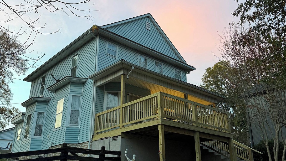 Burnside House | Burnside Boathouse – Cozy 5 Bedroom Lake Retreat Steps from Marina & Local Eats