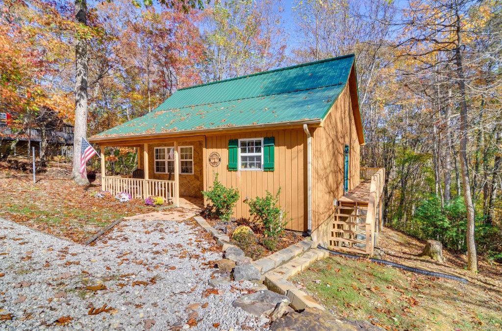 Sloans Valley House | Burnside Resort Cabin with Hot Tub and Outdoor Spots!