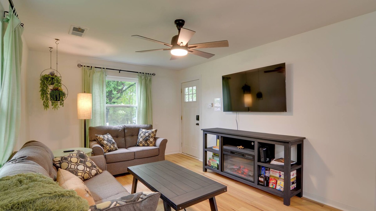 Burnside House | Burnside Vacation Rental, Walk to Lake Cumberland!