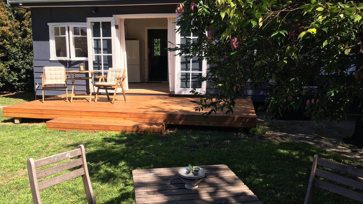 Burrill Lake Cottage | Burrill Lake View Holiday Cottage - pet friendly 🐶