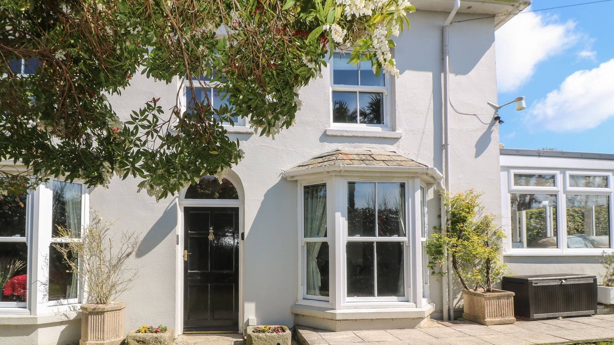 Tywardreath Cottage | BURROW HOUSE, pet friendly, with open fire in Tywardreath