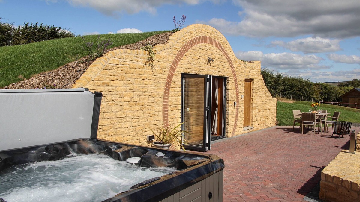 Rhayader Apartment | Burrow View - a hobbit hut that sleeps 4 guests in 1 bedroom