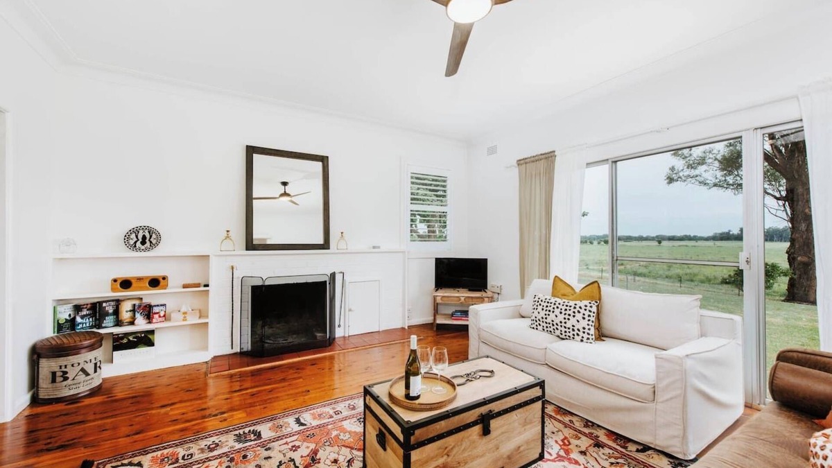 Central Mudgee House | Burrundulla Farmhouse Tranquil Country Allure