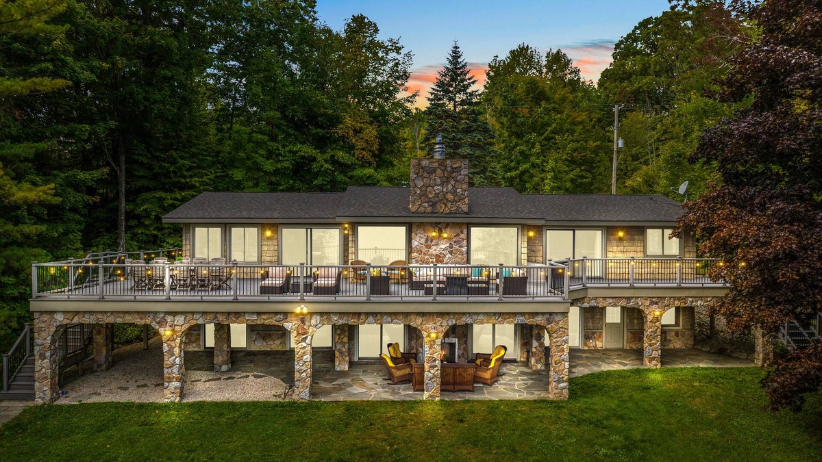 Brutus House | BURT LAKE RETREAT - 200 Feet of Private Waterfront - 5 Bedrooms and 3.5 Baths