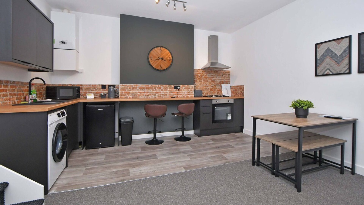 Burton on Trent Apartment | Burton Apartments. Free WiFi & Parking - 2 Bedroom