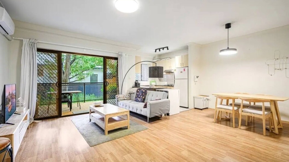 Burwood Apartment | Burwood 2Br Lovely APT near Train with car parkingn